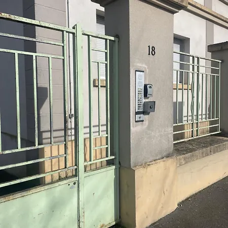 Des Berges En Rdc Et Parking Prive Apartment