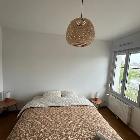 Des Berges En Rdc Et Parking Prive Lägenhet *