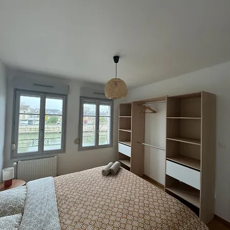 Des Berges En Rdc Et Parking Prive Apartment Soissons