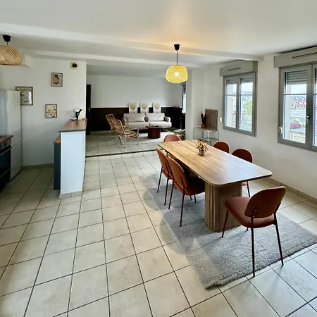 Des Berges En Rdc Et Parking Prive *