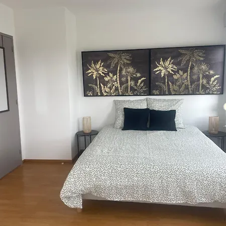 Des Berges En Rdc Et Parking Prive Lägenhet