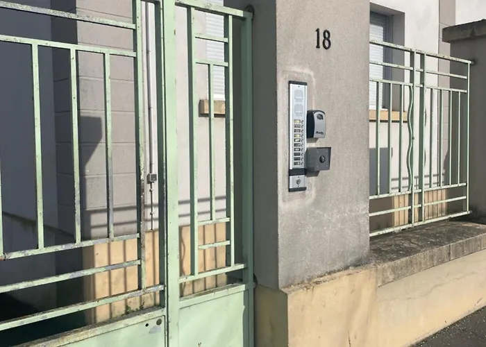 Des Berges En Rdc Et Parking Prive Apartman