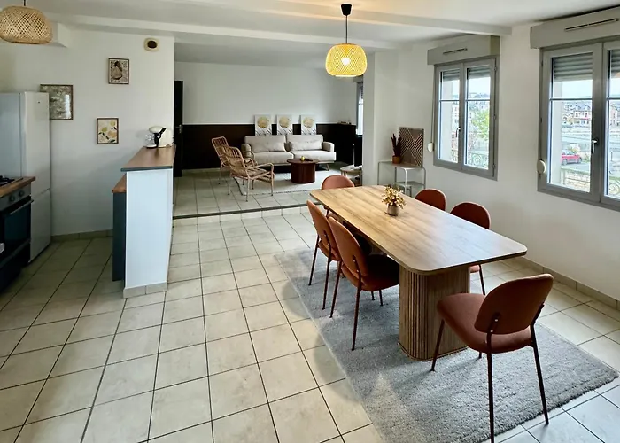 Des Berges En Rdc Et Parking Prive *