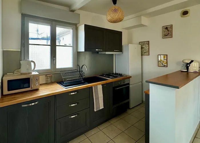 Des Berges En Rdc Et Parking Prive Apartman Soissons